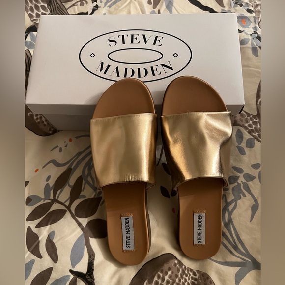 BRAND NEW IN BOX Steve Madden Karolyn Slides Sandals GOLD Metal Size 9 comfy - Picture 5 of 12